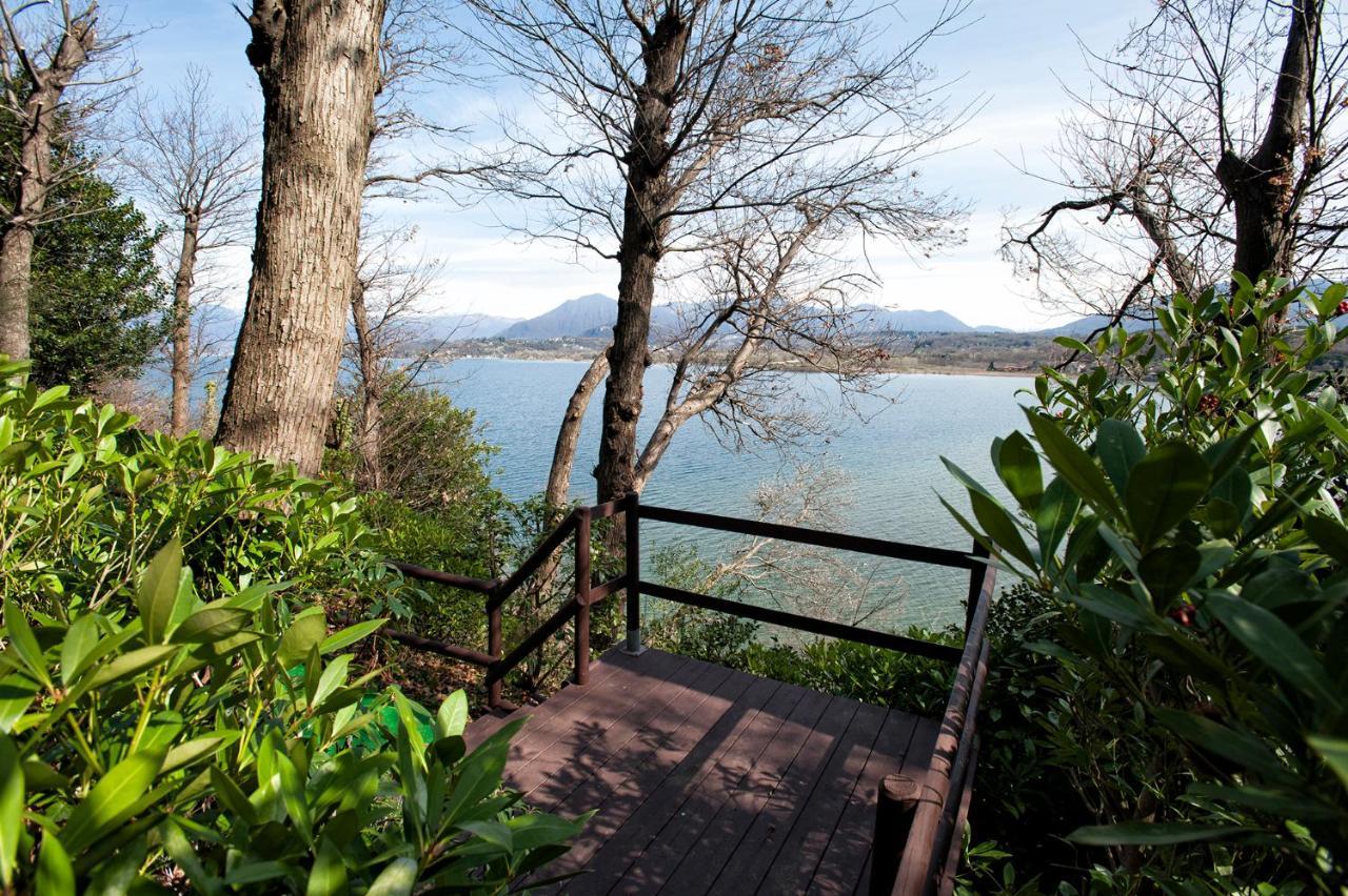 Casa Vacanze Tana Della Volpe Ispra Exterior photo