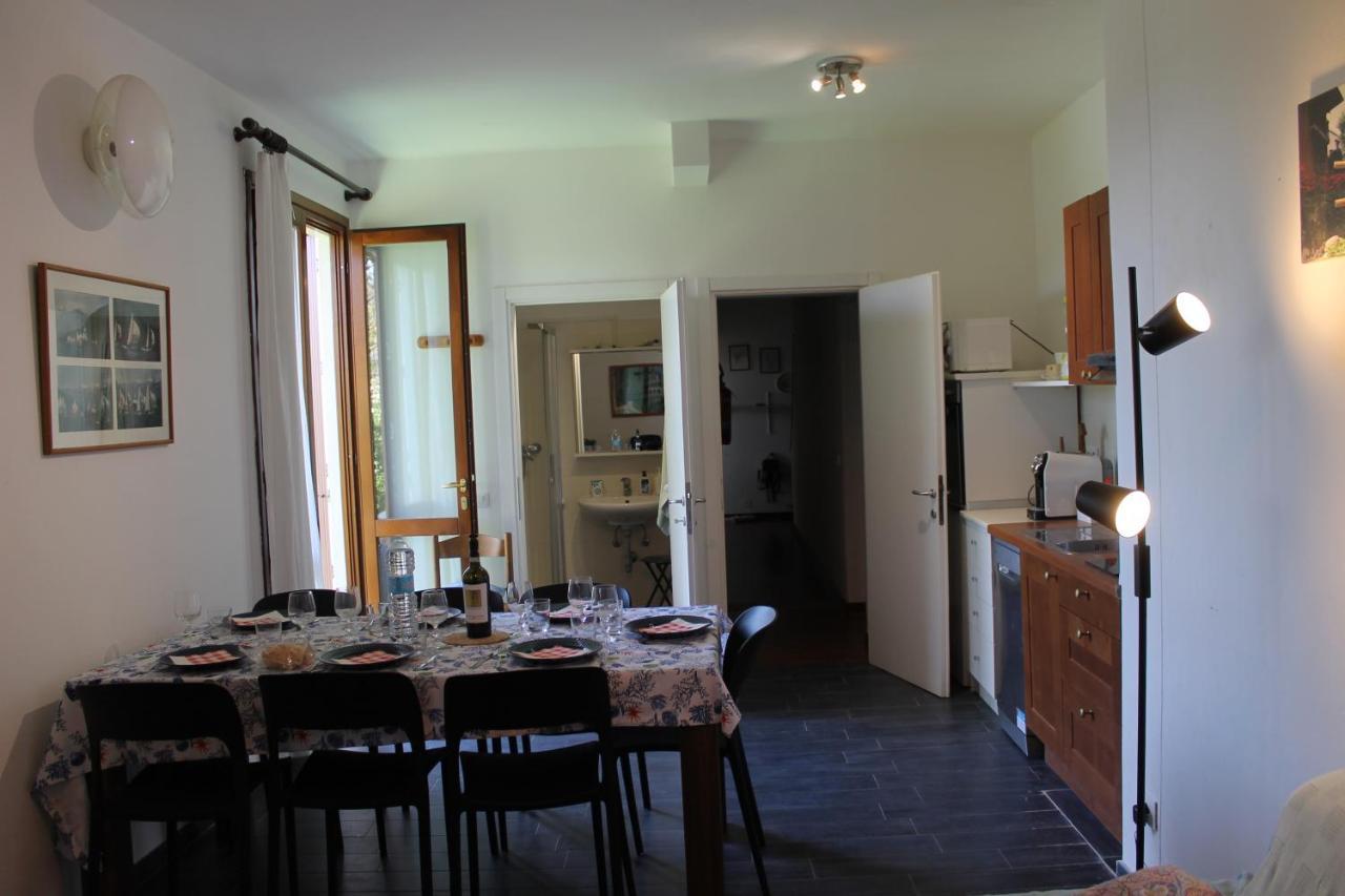 Casa Vacanze Tana Della Volpe Ispra Exterior photo