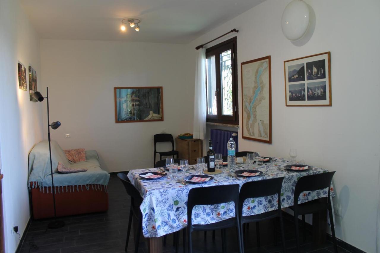 Casa Vacanze Tana Della Volpe Ispra Exterior photo